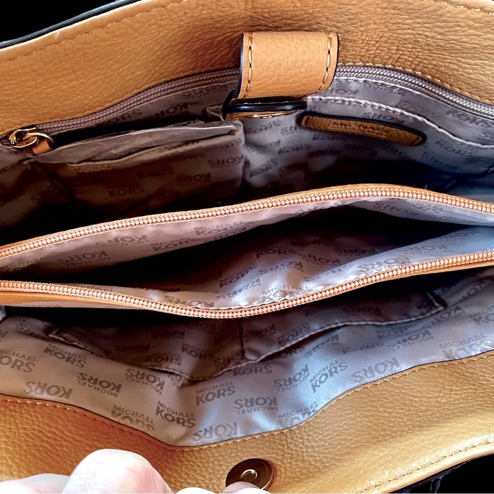 NWT Michael Kors Hamilton Color Peanut Leather Tote Retails: $368.00 - Picture 4 of 5